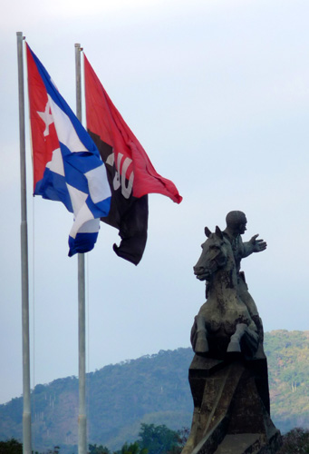 Escultura dedicada a Antonio Maceo, Plaza de la Revolución, Santiago de Cuba (Foto: Paco Azanza Telletxiki)